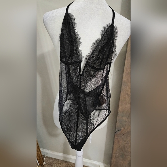 VICTORIA'S SECRET Black V-Wire Lace Plunge Teddy Halter Neck Thong Back.SM NWT - Picture 6 of 12